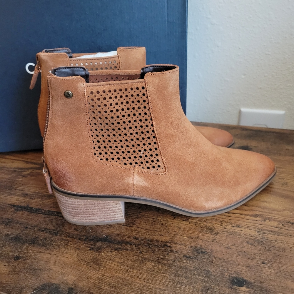 NIB Cole Haan British Tan Suede Val Bootie Size 8.5 - Picture 4 of 4